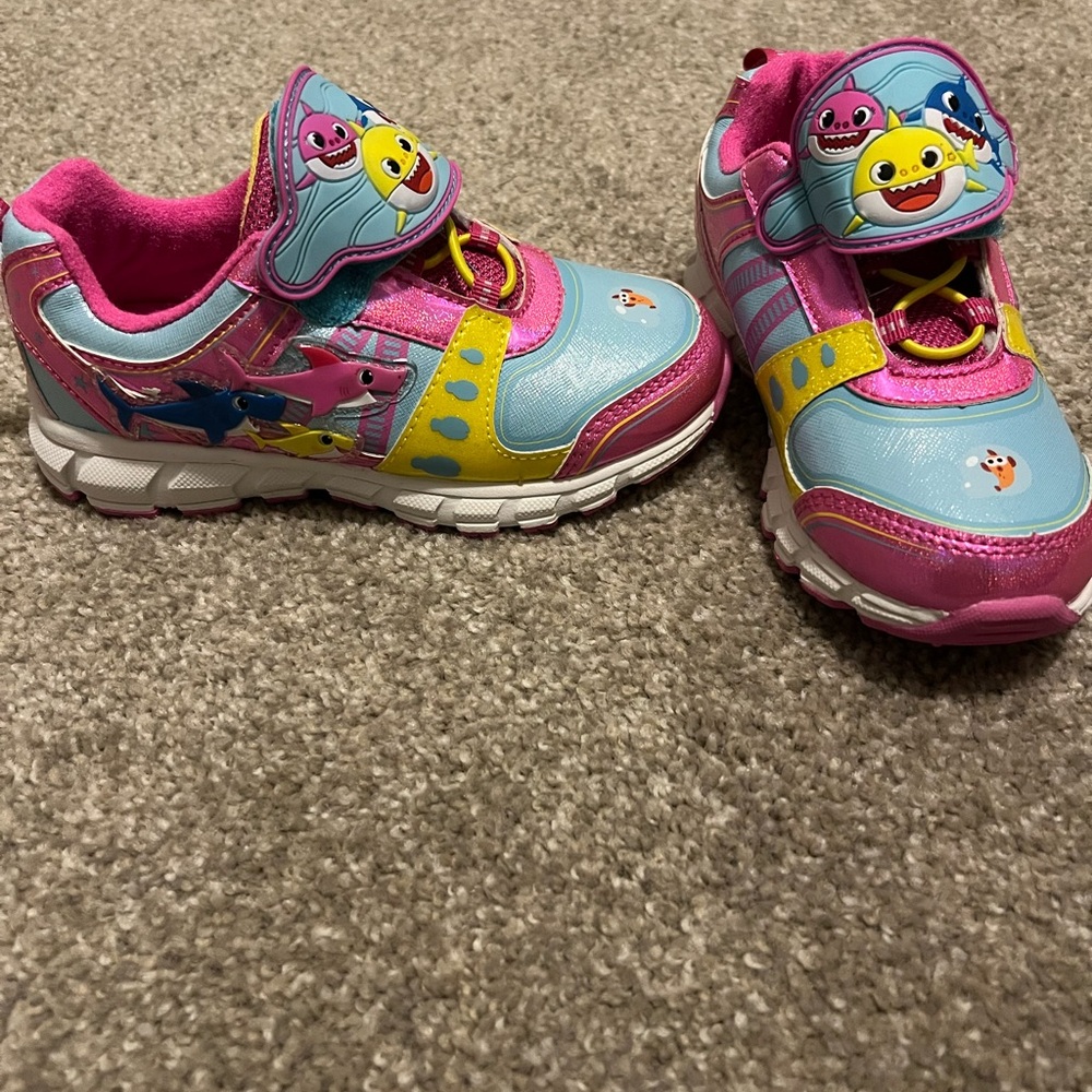 Baby shark girls shoes. Size 11